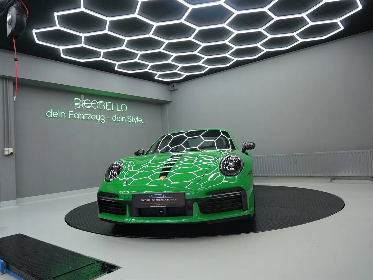 Werkstatt mit Hexagon-LED