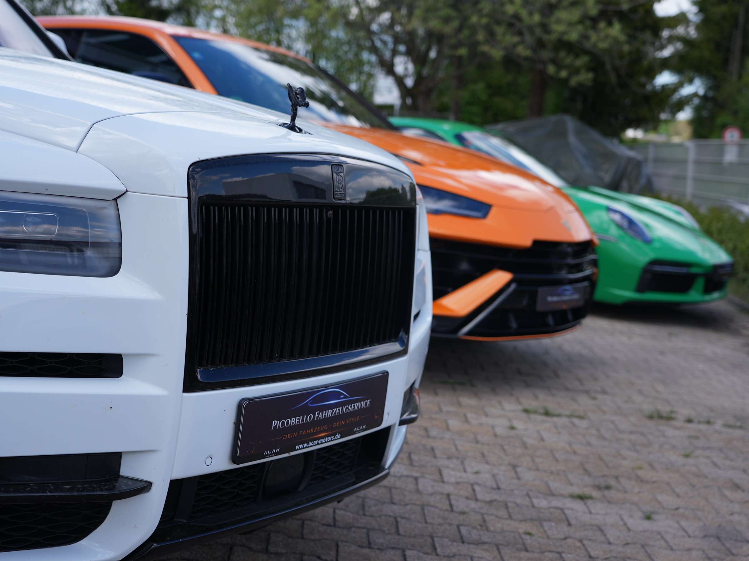 Rolls Royce, Lamborghini und Porsche bei Picobello Fahrzeugservice mit Picobello-Wechselkennzeichen